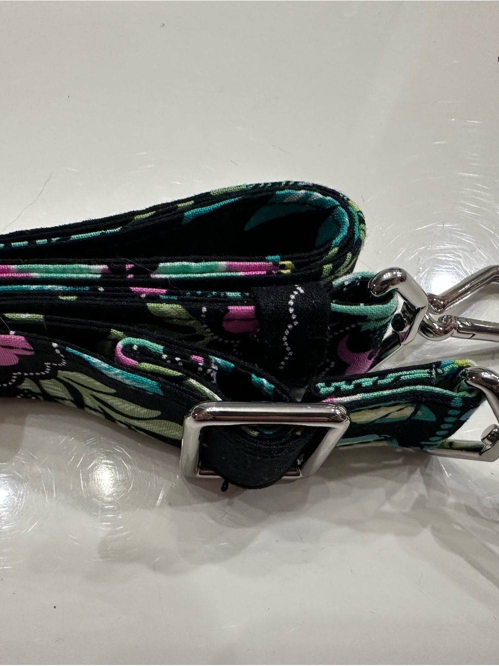 Vera Bradley Island Garden Strap NWOT - Picture 2 of 7